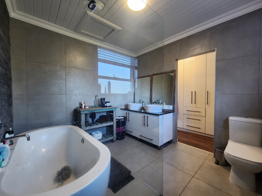 4 Bedroom Property for Sale in Blanco Western Cape